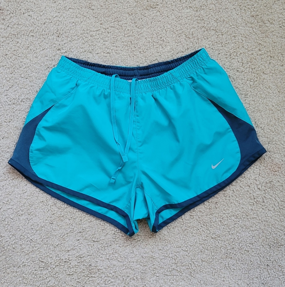 Nike running 🏃‍♀️ shorts Small